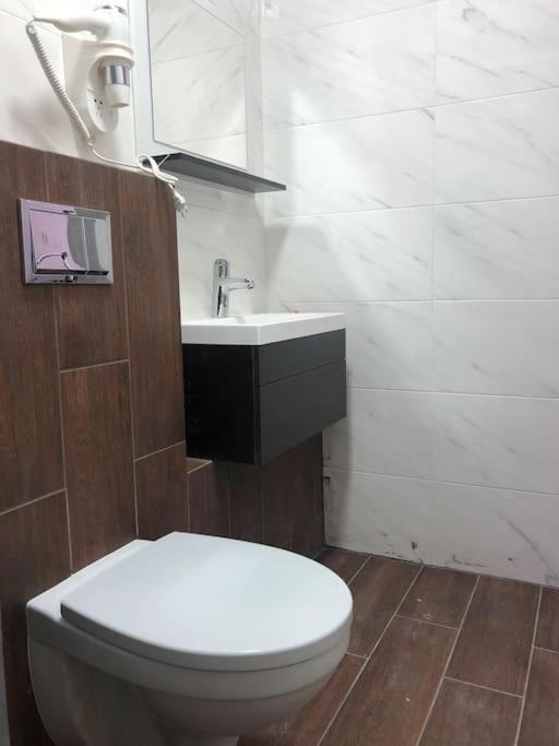 Apartment On Zarwanska Street Kamianets-Podilskyi Luaran gambar